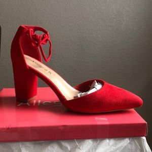 Women’s ankle tie point toe dress pumps